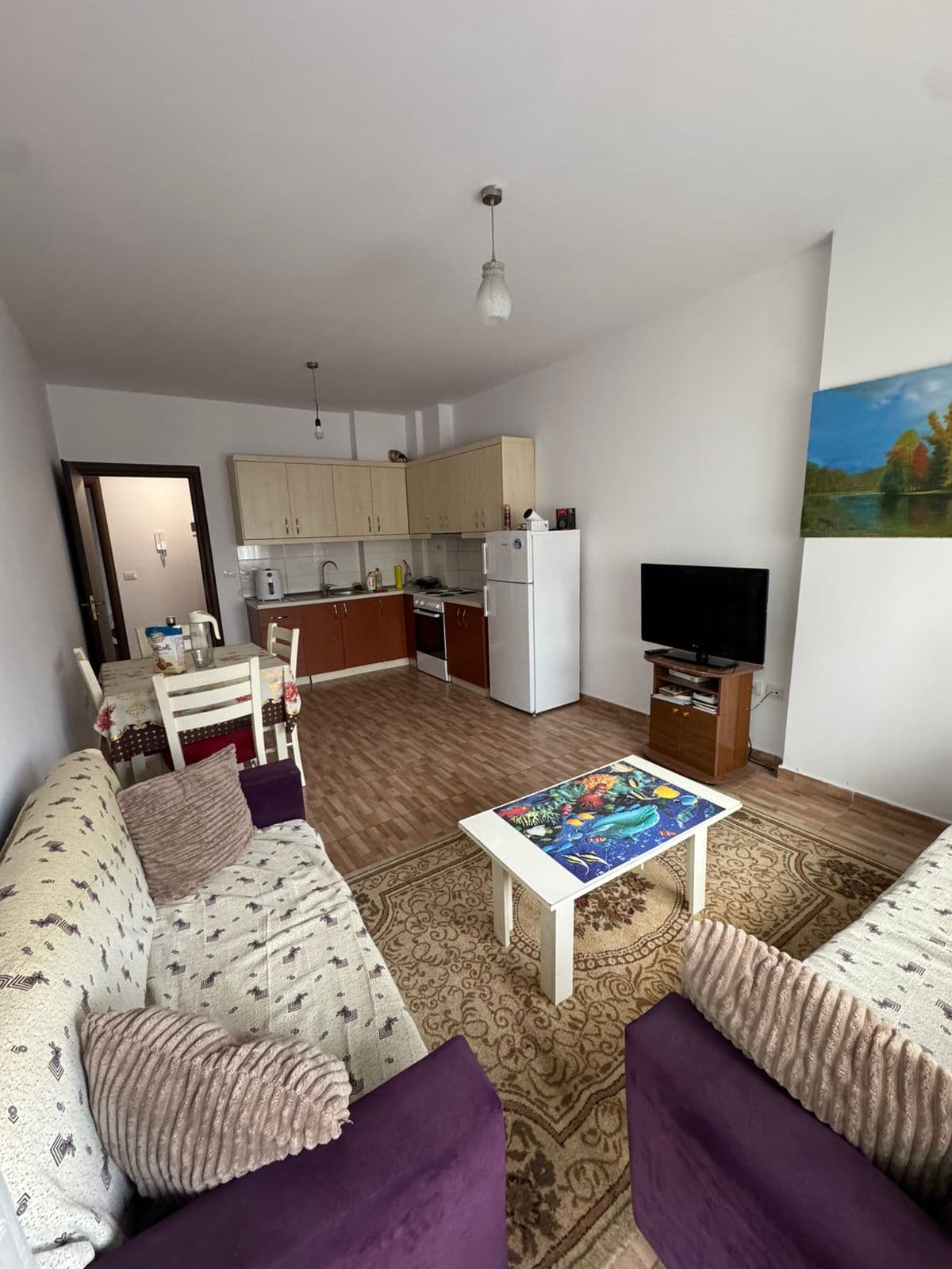 Jepet me qera apartament 1+1 ne Astir Siperfaqe :70 m2 •Kati i 2
