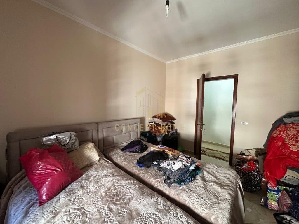 Shitet apartament 2+1 ne Kombinat 4
