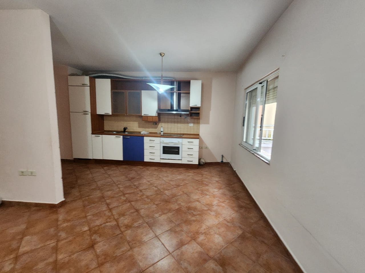 Shitet Apartament 3+1+2 Komuna Parisit 4