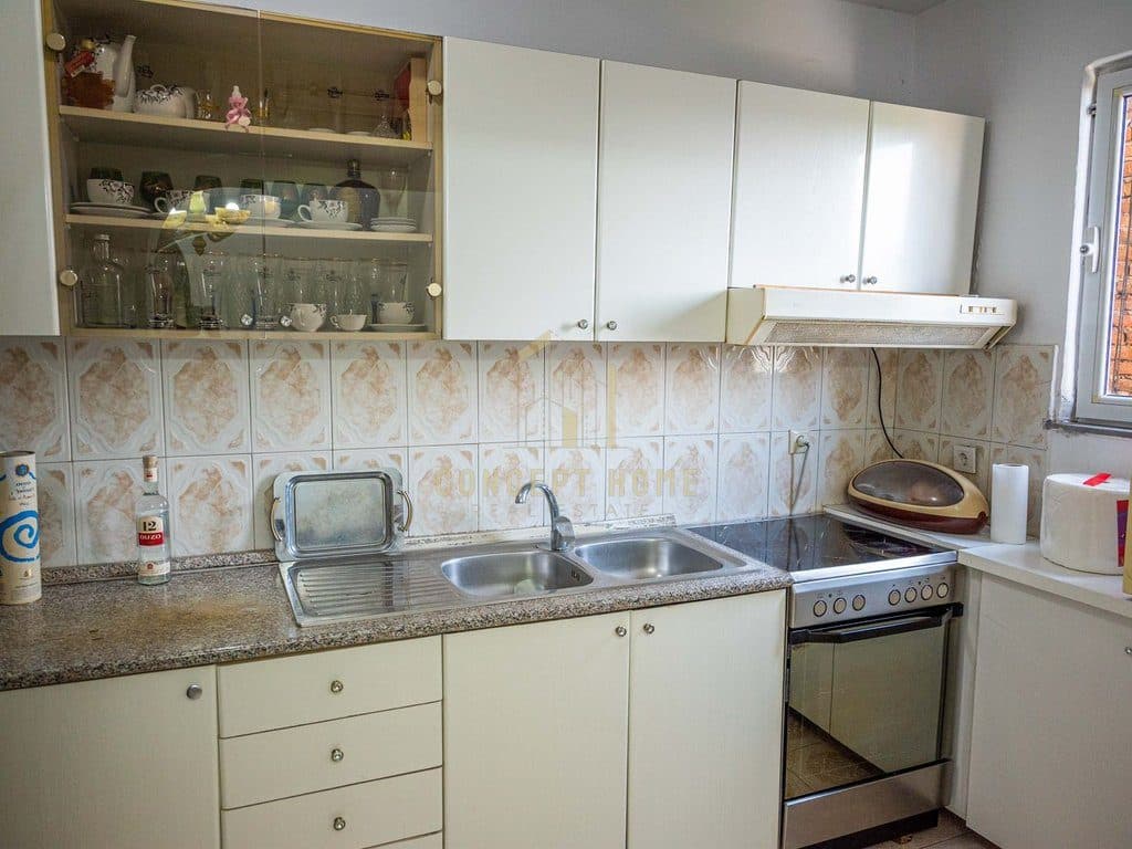 Jepet me qera apartament 2+1 tek Pazari i Ri 4