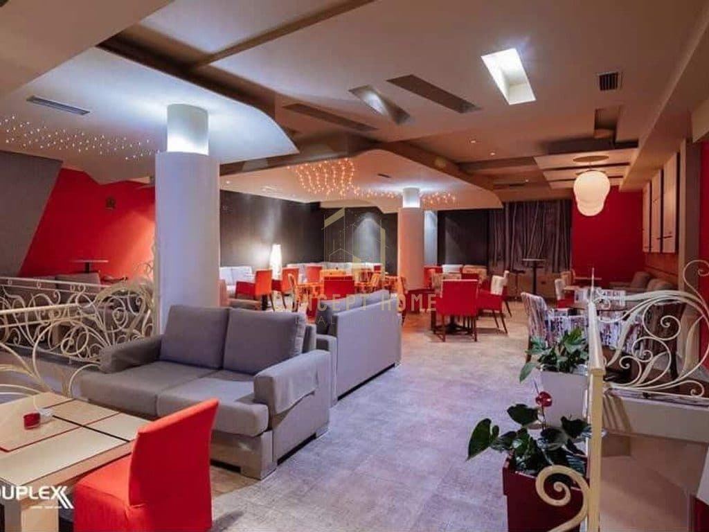 Jepet me qera lokal Duplex ne Korce - 1500€ | 370 m²
