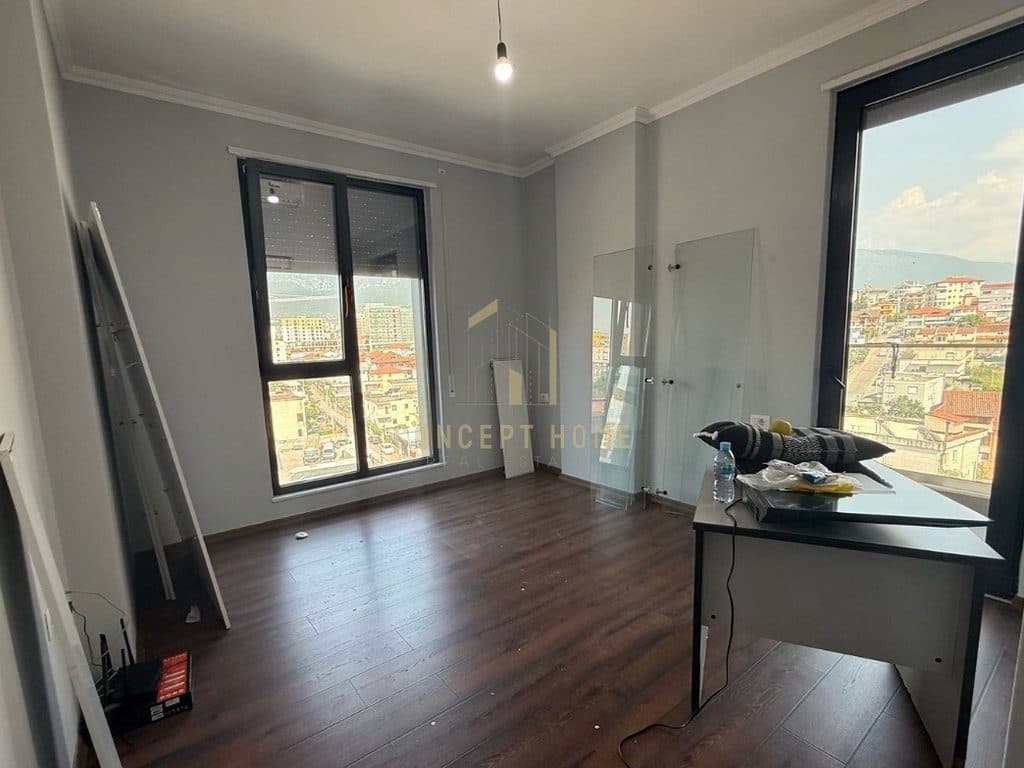 Jepet me qera 3+1 Ne Kinostudio, perballe UET-se 2