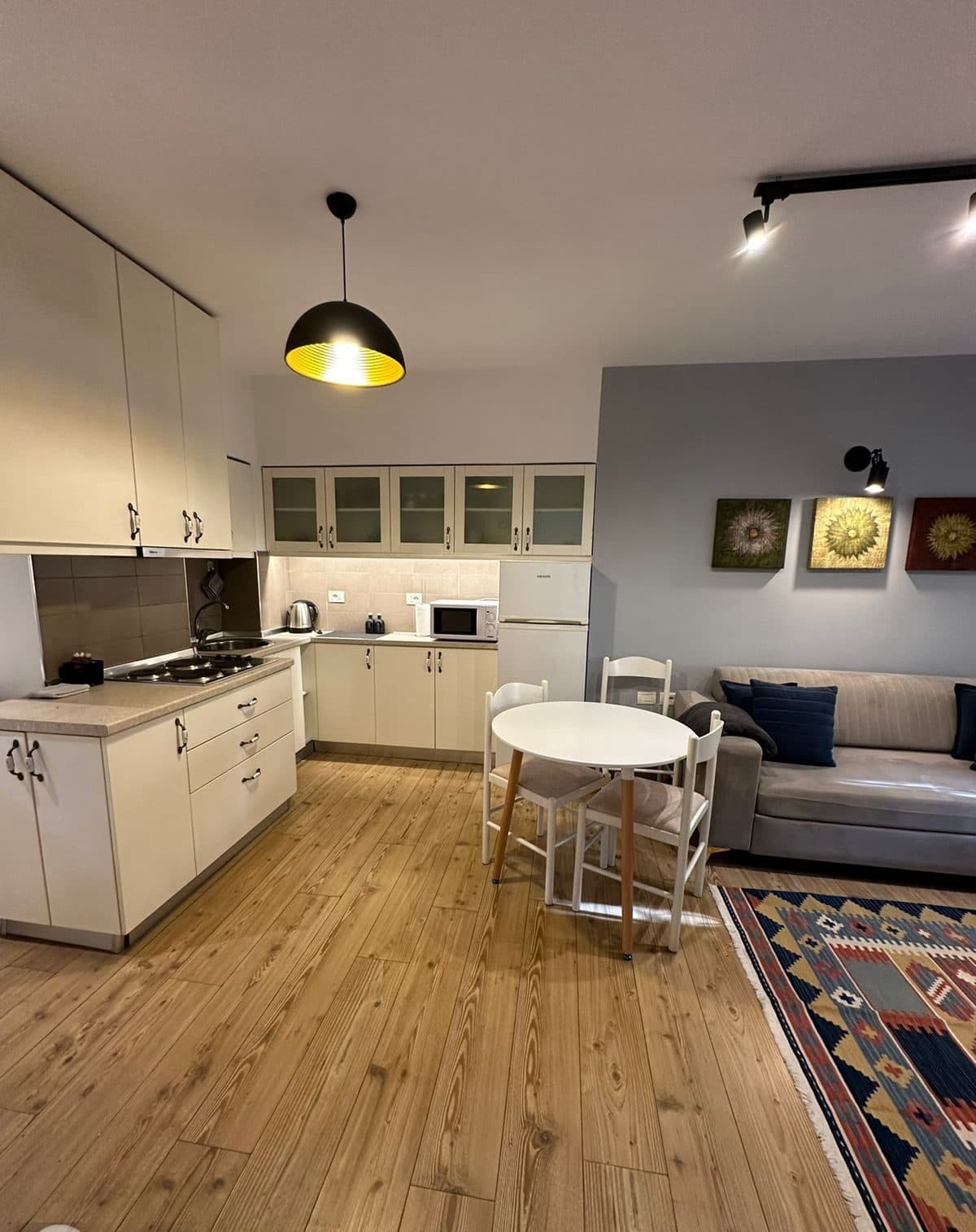 Jepet me qera apartament 1+1 tek Rruga e Elbasanit 3