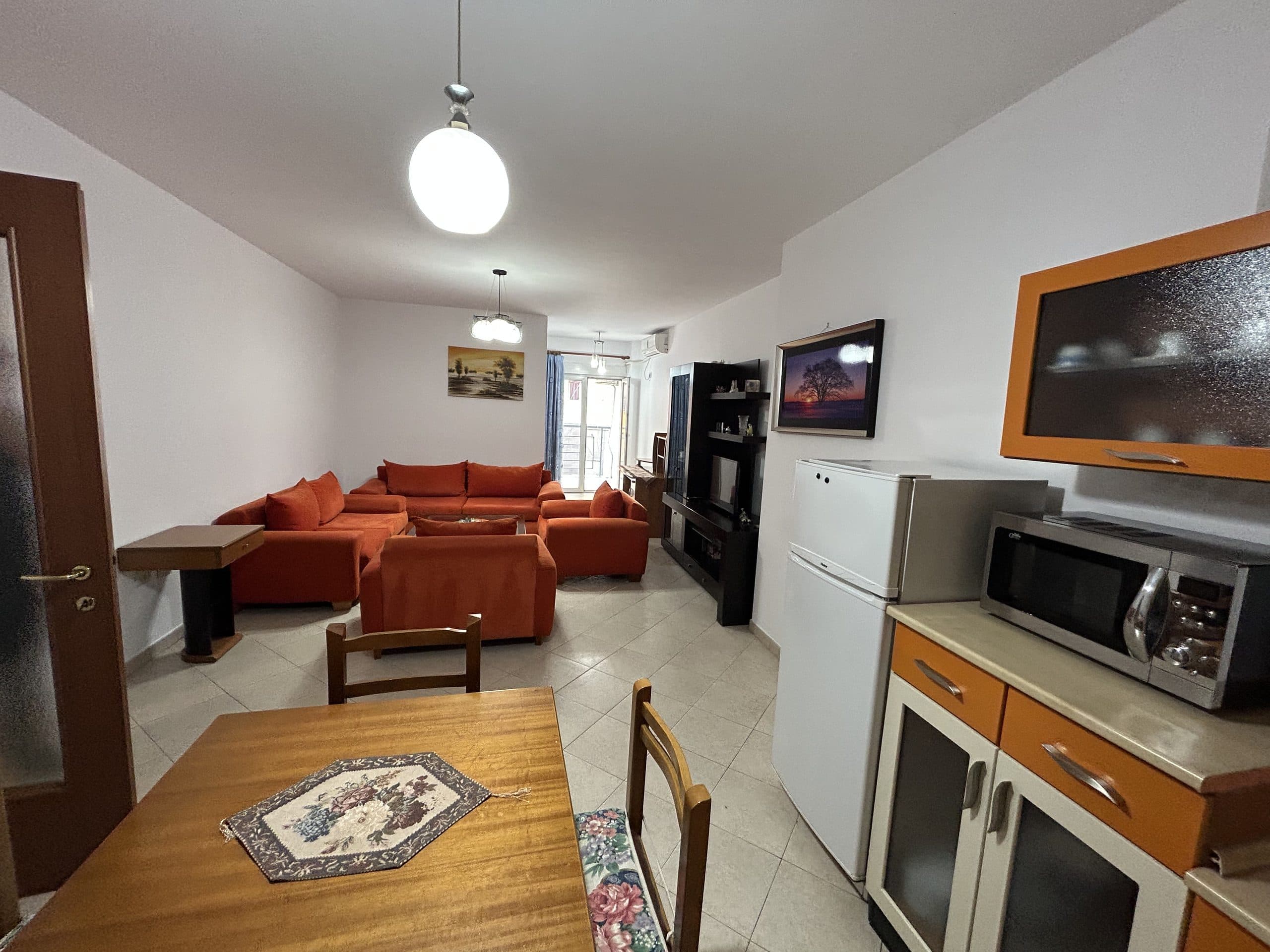 Jepet me qera apartament 2+1+2 tek Zogu i Zi- 650€\muaji 2