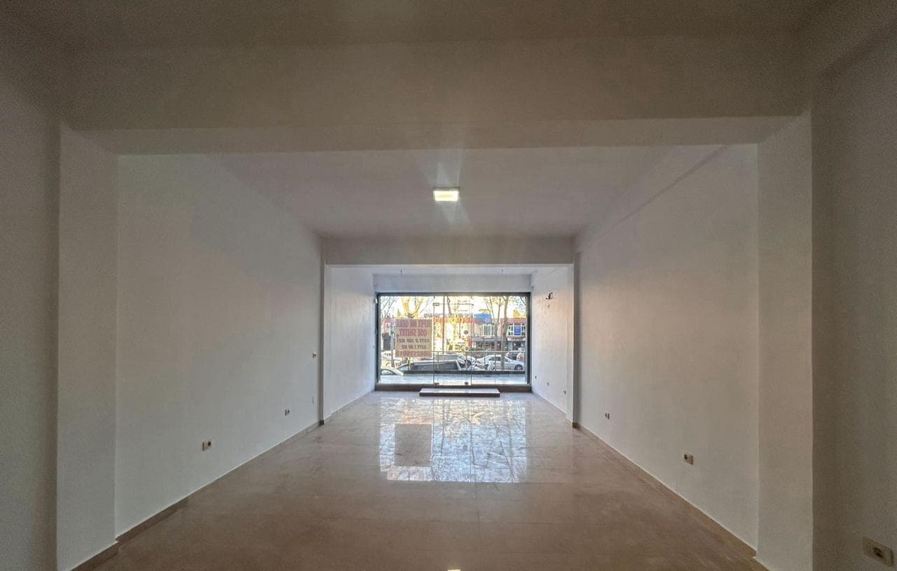 Shitet Hapësirë Biznesi Buzë Rrugës Dritan Hoxha/552,000 € 2