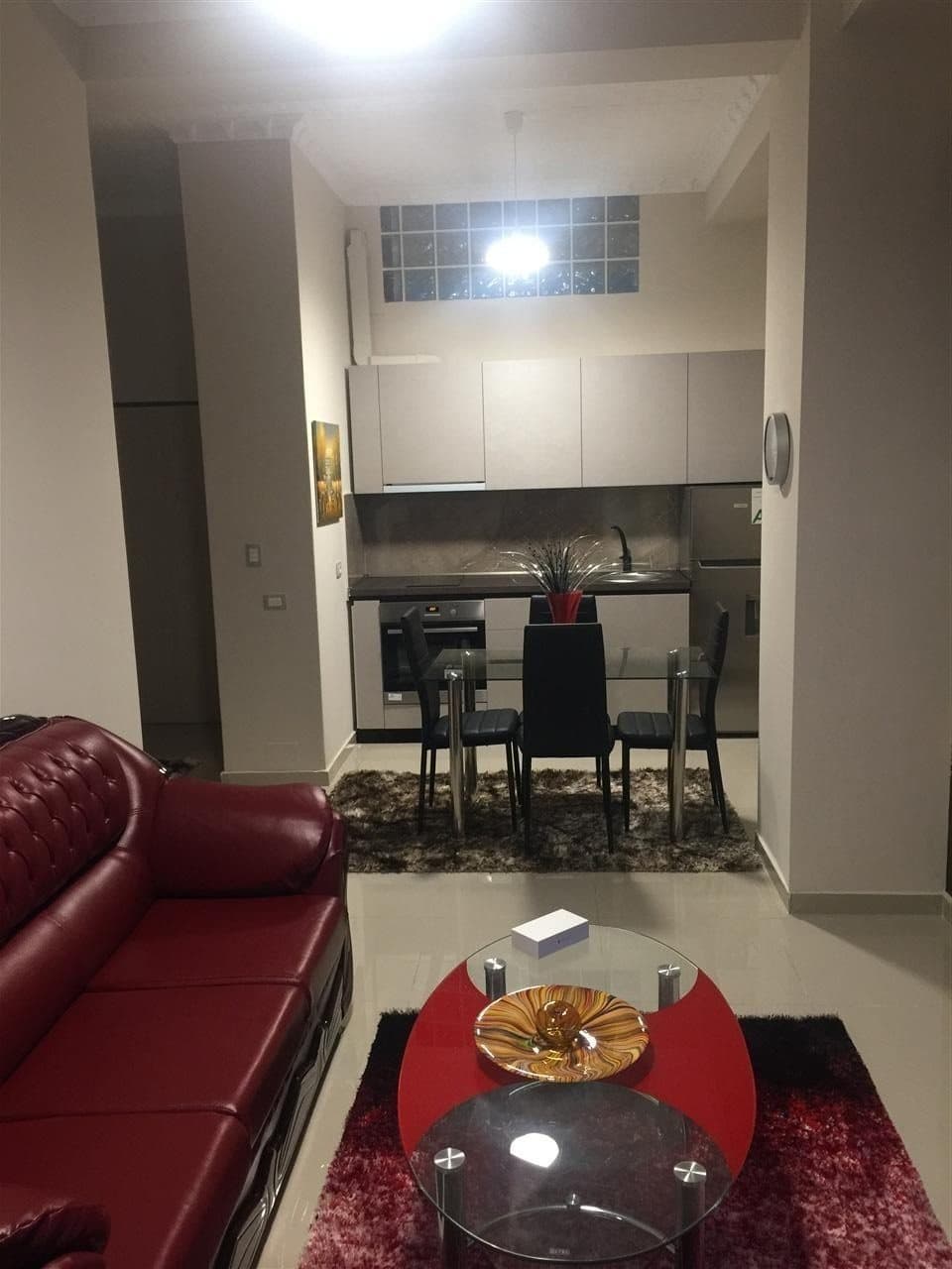 Jepet me qera apartament 1+1 Tek Pazari i Ri 2