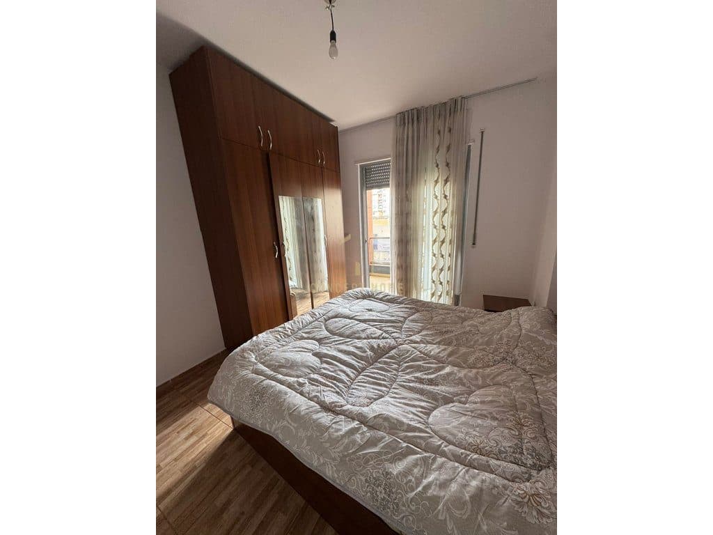 Jepet me qera apartament 1+1 ne Astir Siperfaqe :70 m2 •Kati i 2 3