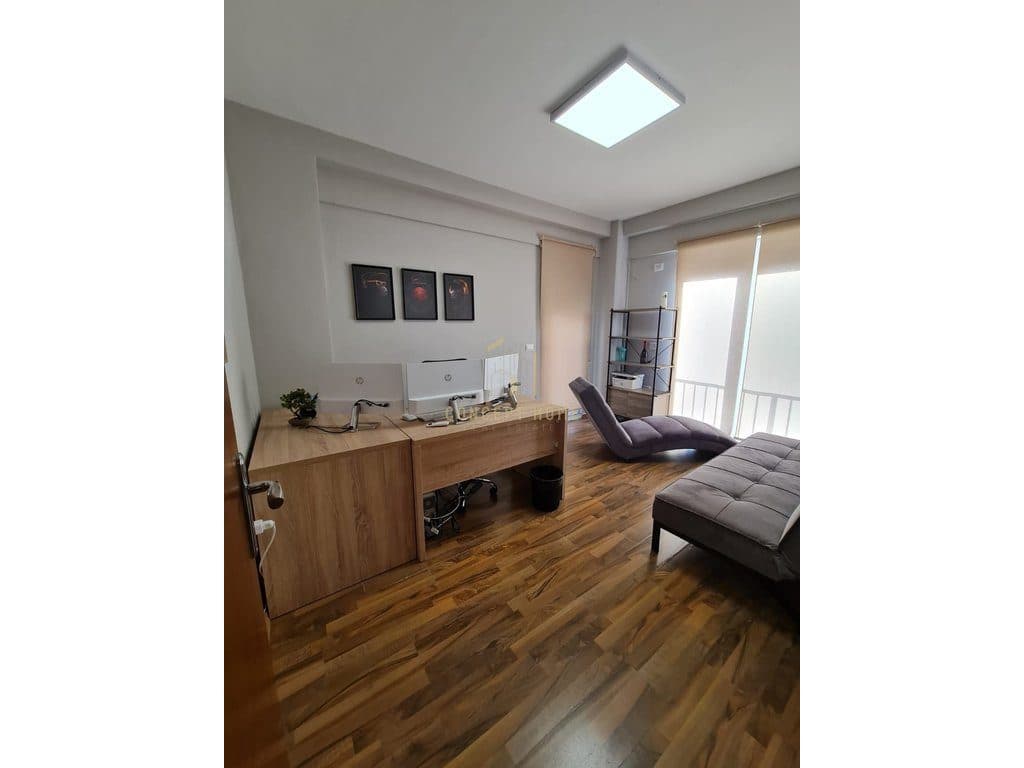 Jepet me qera apartament 4+1 per zyra, tek 21 Dhjetori 3