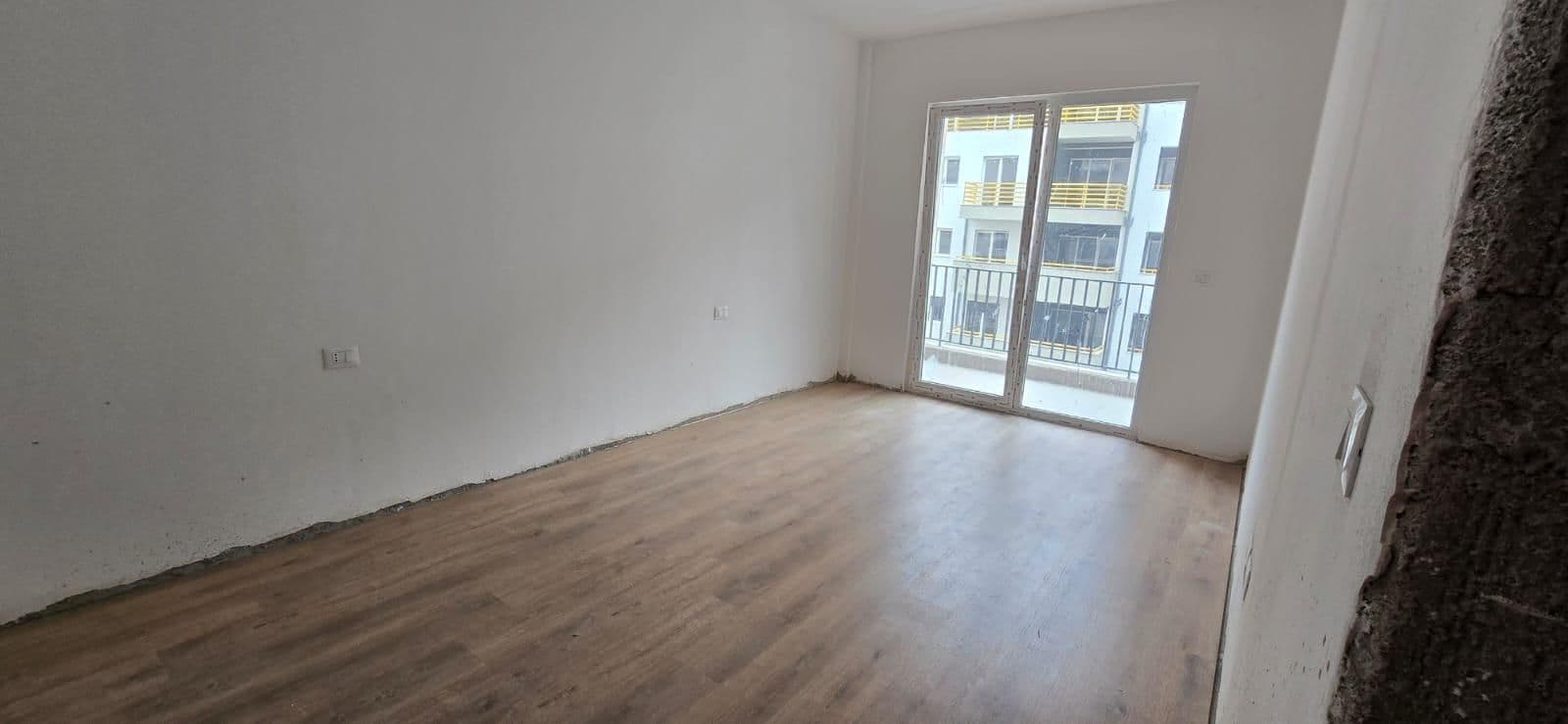 Shitet apartament 2+1 ne Laprake 4