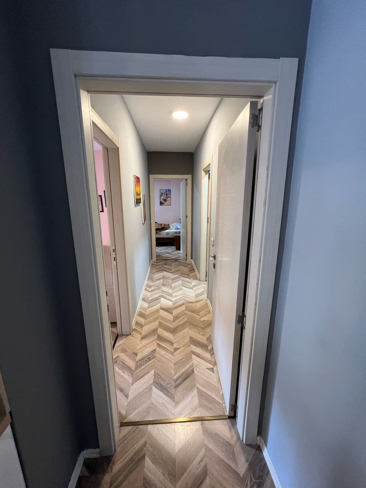 Shitet Apartament 2+1 tek 5 Maj 4