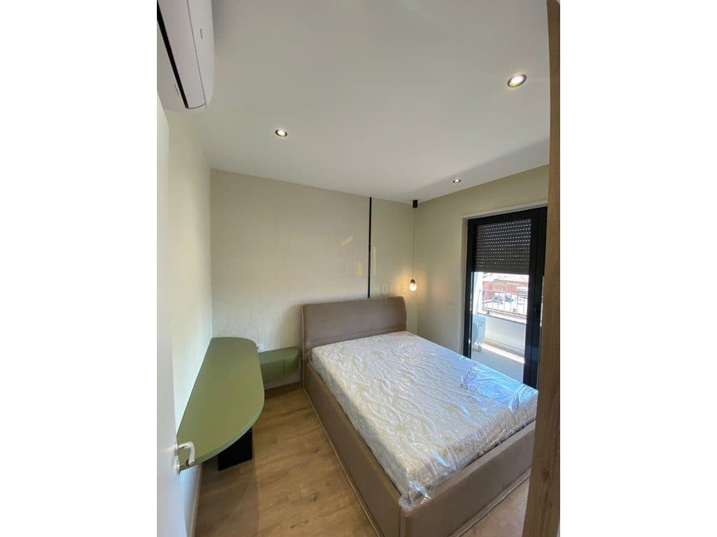 Jepet me qera apartament 1+1 tek Bulevardi i ri 3