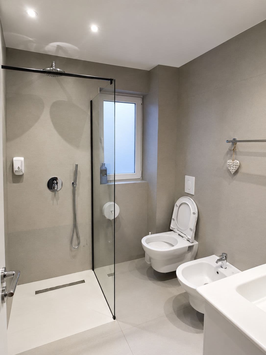 Jepet me qera apartament 1+1 tek Bulevardi Zogu 1 3