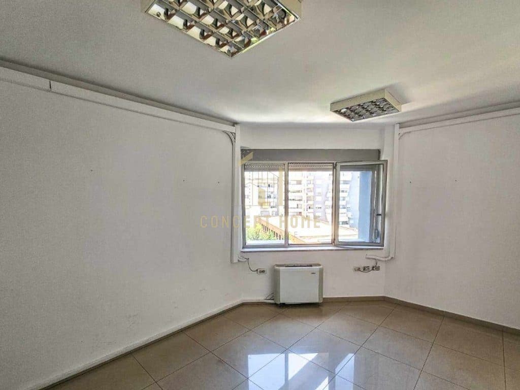 Ambient Komercial 3+1+2 Me Qira në Rruga e Dibrës, Tiranë - 2800€ | 300 m² 3