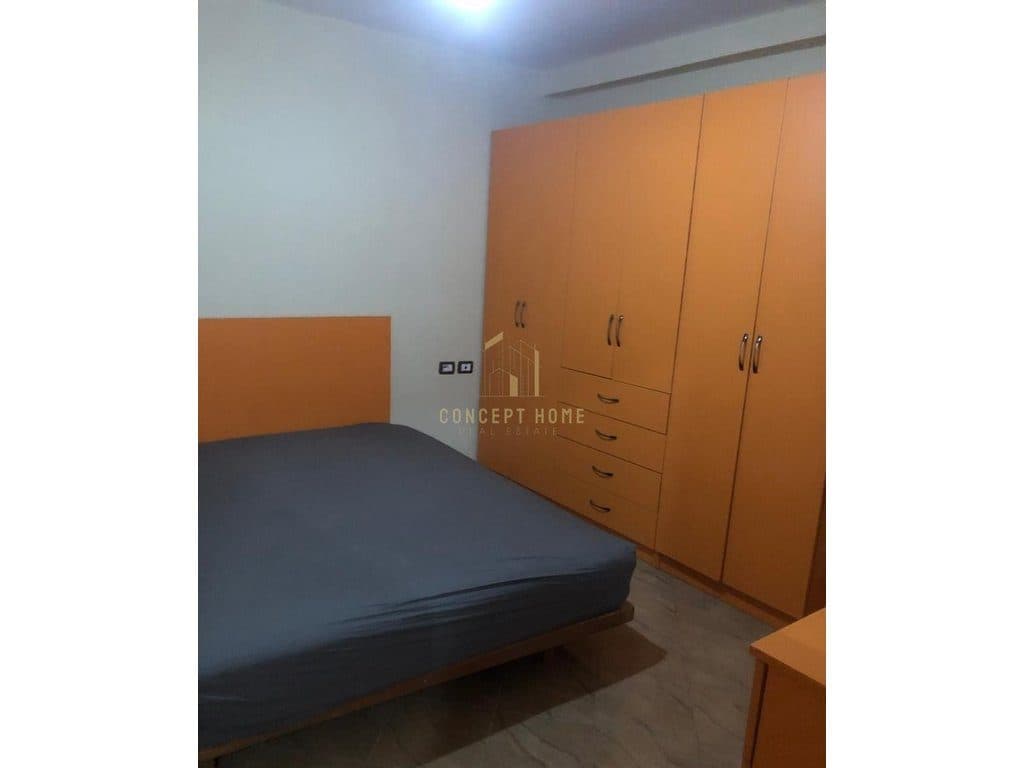 Jepet me qera shtepi 1+1+Parkim tek Shkolla e Bashkuar. 4