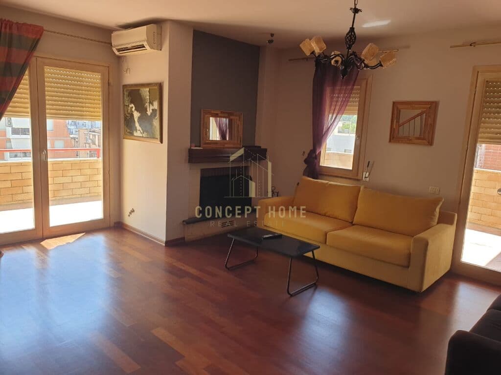 Jepet me qera apartamentent 3+1 Ne Bllok prane fakultetit Drejtesis /Cmimi : 1400Euro 3