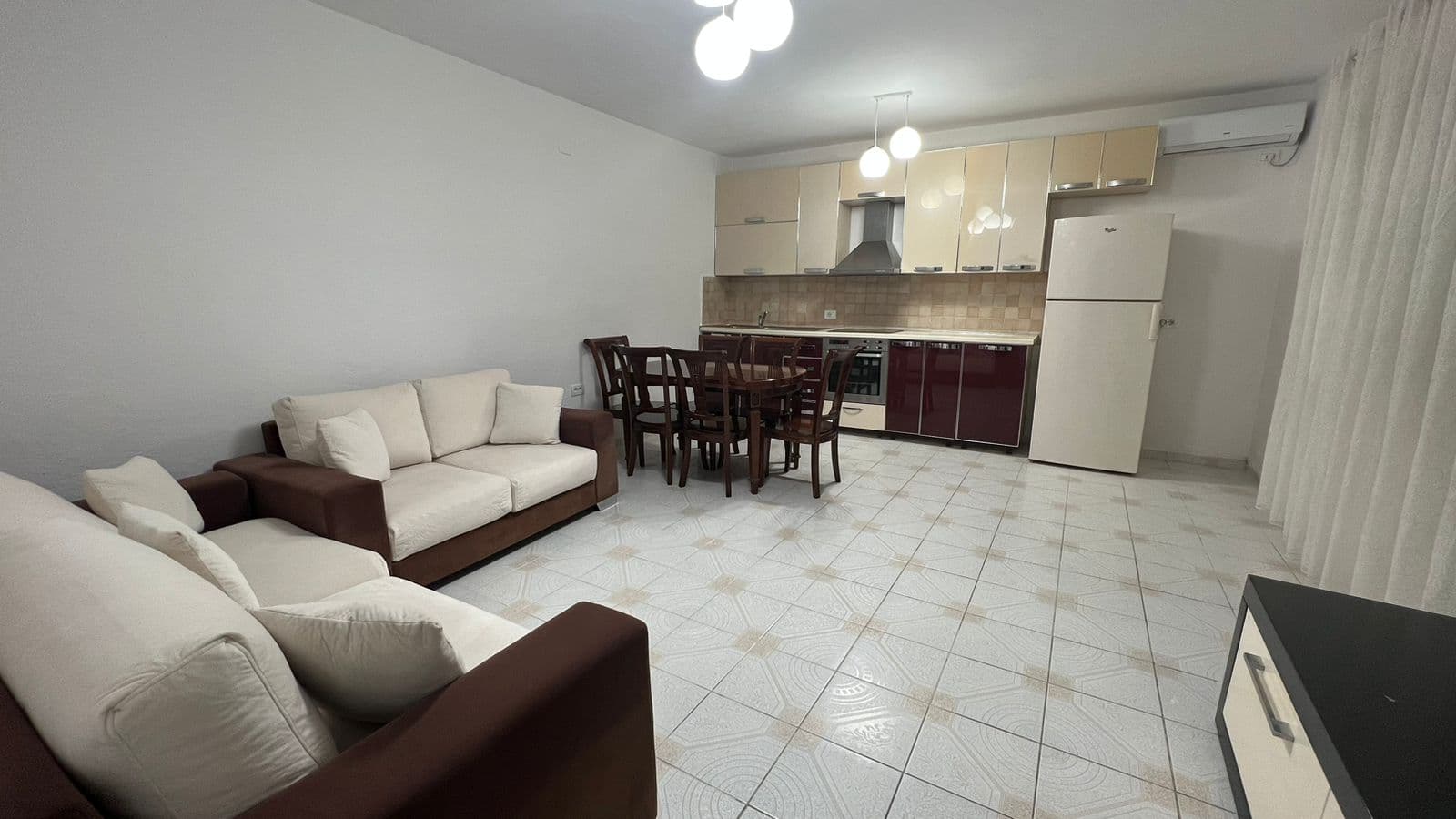 Shtepi Private 2+1 Me Qira në Kombinat, Tiranë - 40.000 leke | 150 m²