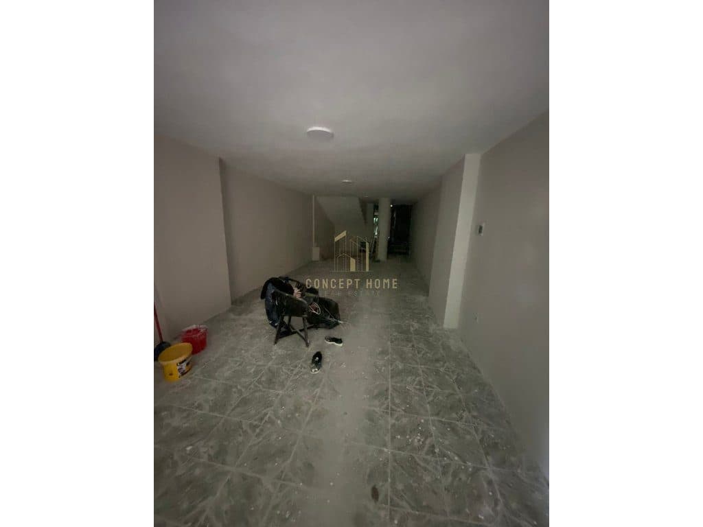 Dyqan Me Qira në Komuna e Parisit, Tiranë - 400€ | 70 m² 1