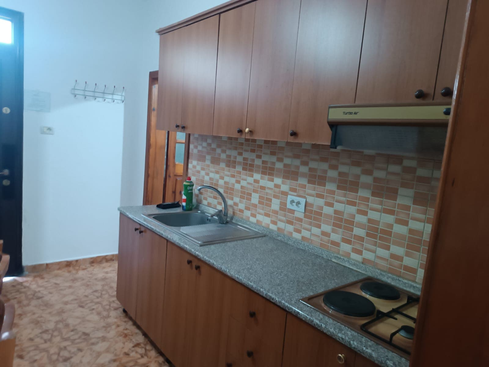 Jepet me qera apartament 1+1 Tek Bulevardi ri