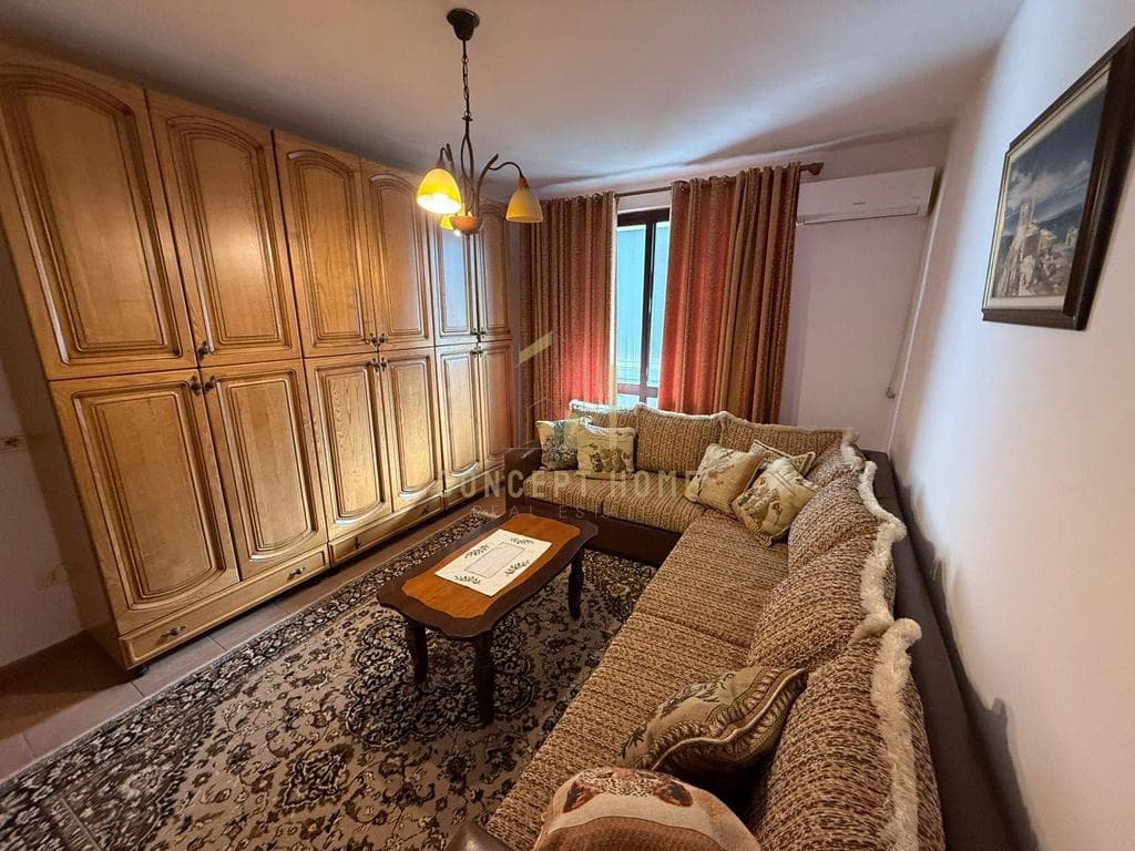Jepet me qera apartament 1+1 tek
