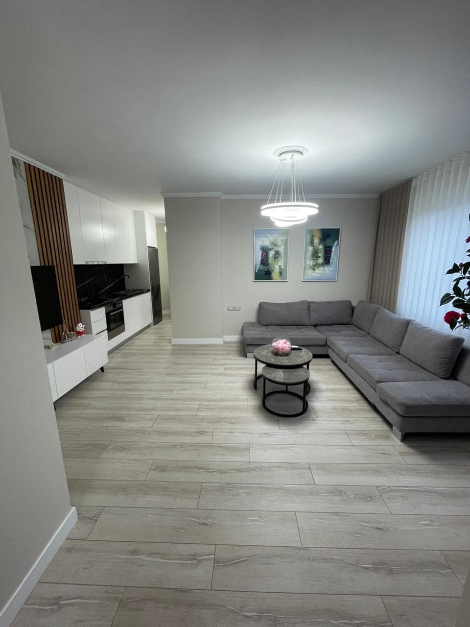 Jepet me qera apartament 1+1 Rruga e Kosovareve.