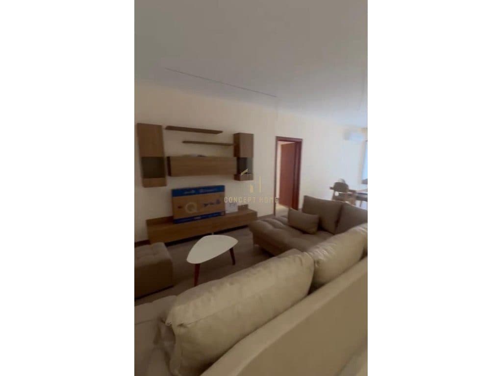 Jepet me qera apartament 3+1+2 ne Qender.
