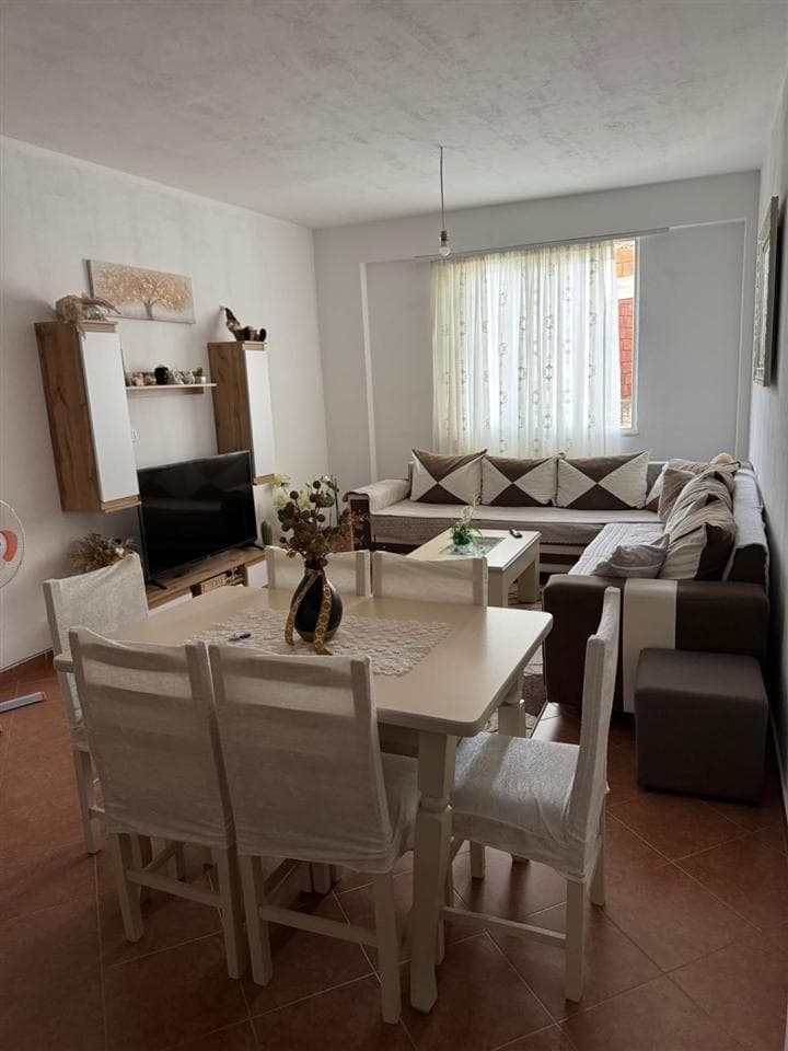 Jepet me qera Apartament 2+1+Parkim Ne Fresk