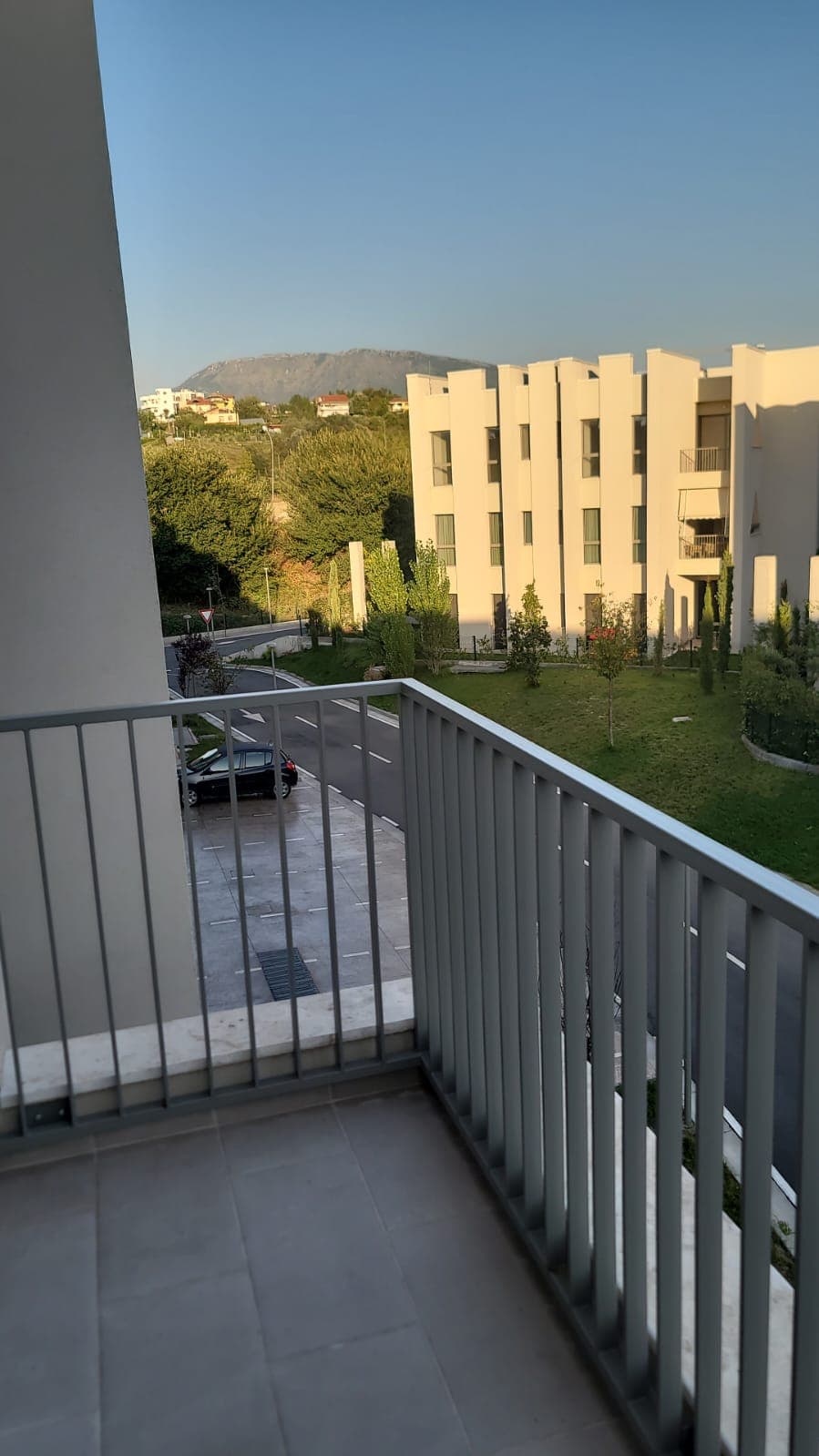 Jepet me qera apartament 2+1+2 tek Liqeni i Thate 3