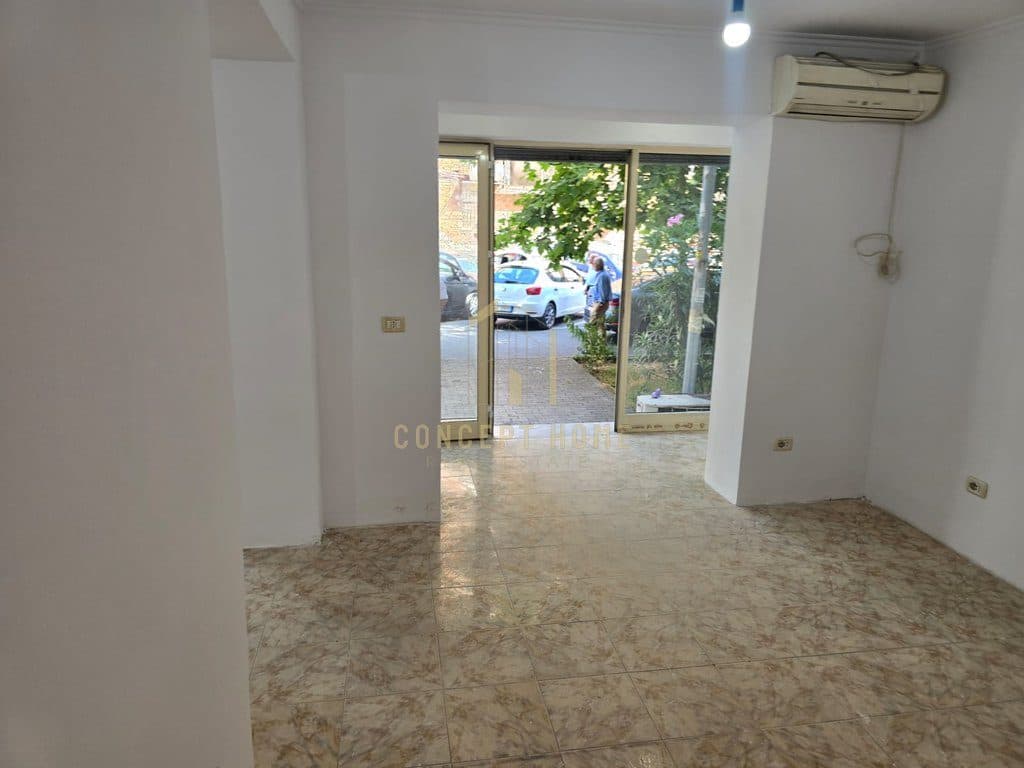 Shiten 2 Ambjente te ndara ne Dyqan dhe Garsoniere tek rruga e Kavajes, Tiranë - 195,000€ | 64 m² 2