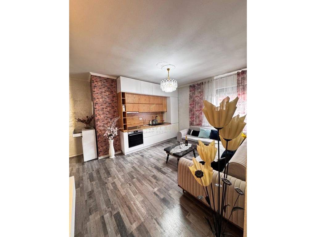 Shitet apartament 2+1 ne Yzberisht