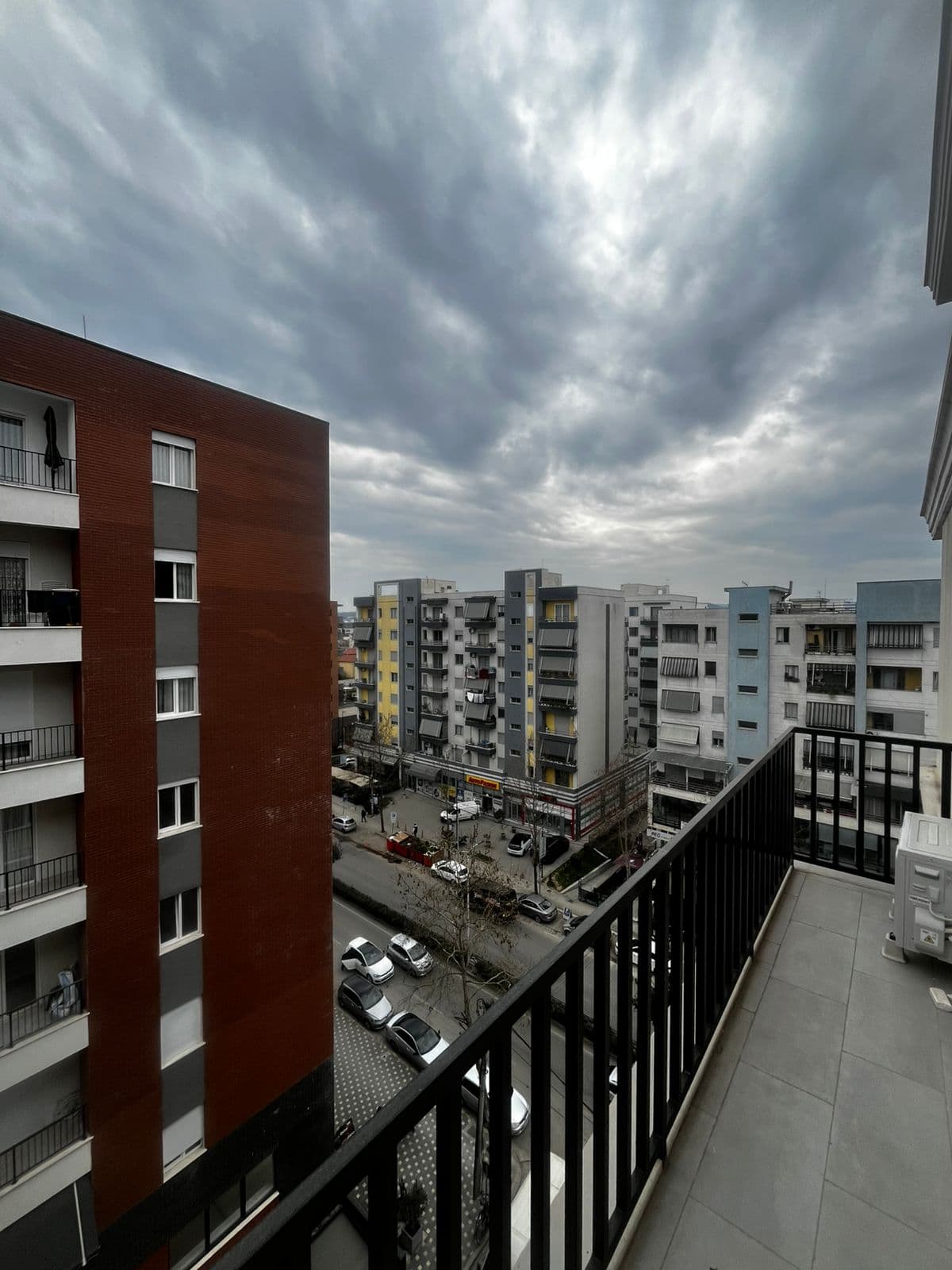 Shitet Apartament 2+1 ne Kamez 2