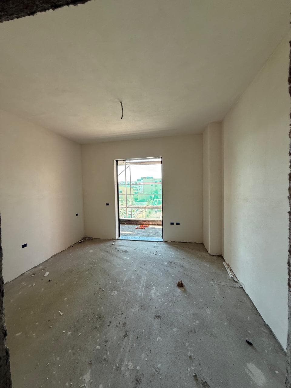 Shitet apartament 2+1+2 ne Kamez 4
