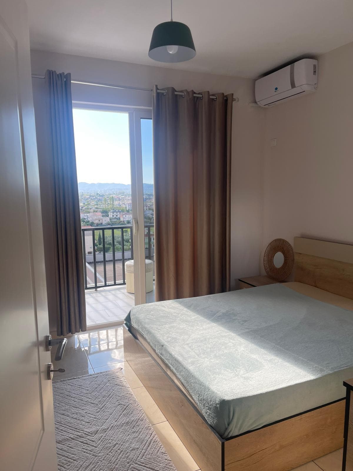 Jepet me qera apartament 2+1 Ne Kamez.