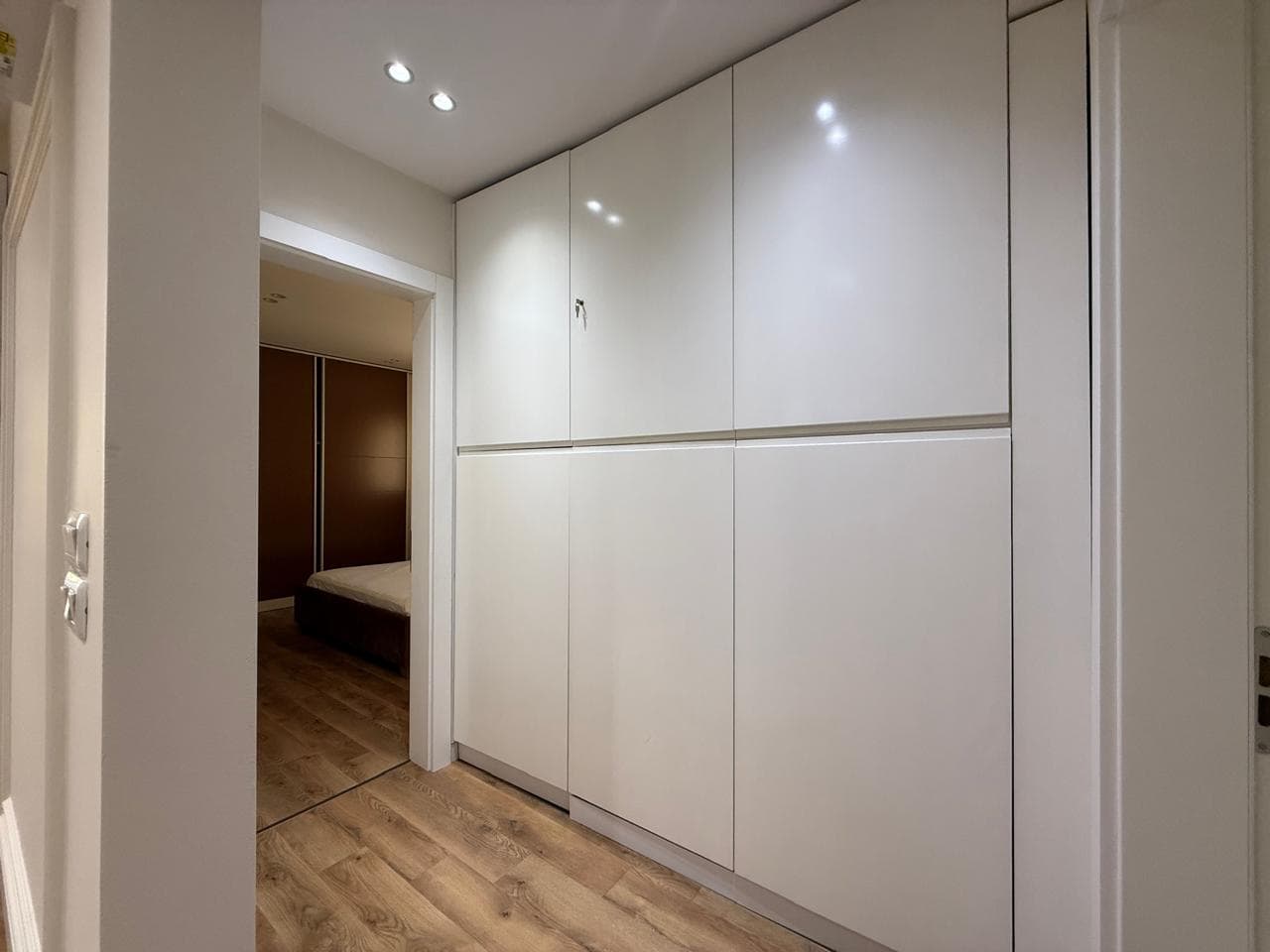 Jepet me qera apartament 2+1 tek Casa Italia 3