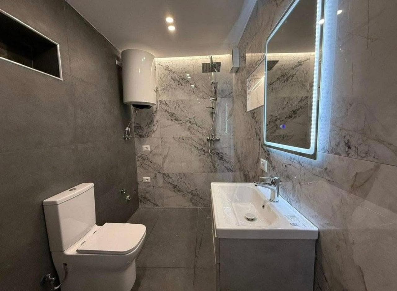 Jepet me qera apartamenti 1+1 tek Rruga Elbasanit (ose per zyra)