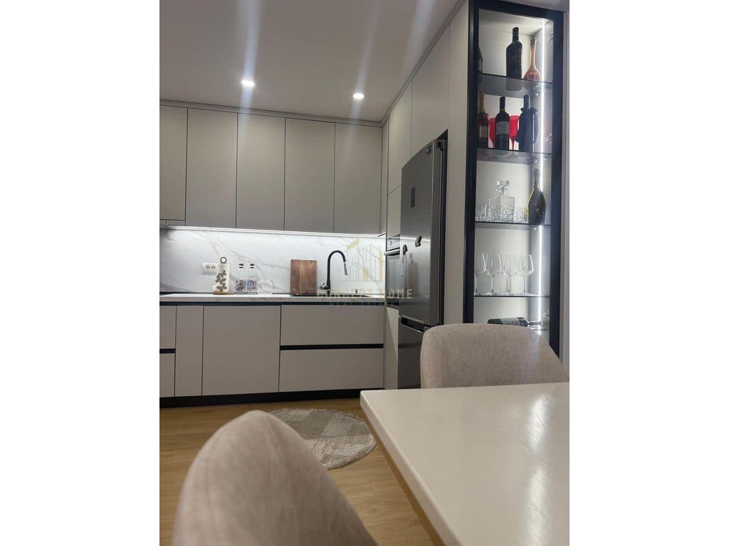 Shitet Apartament 2+1 ne Fresk 2