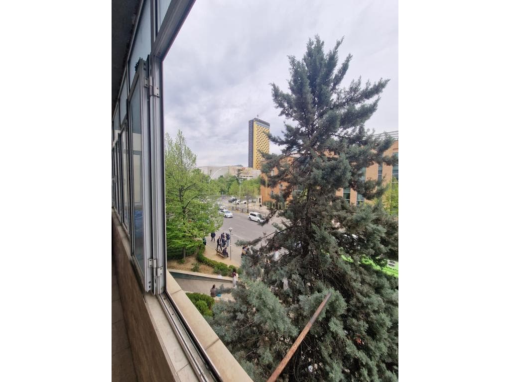 Jepet me qera apartament 3+1+2 tek Sheshi Skenderbej, Qender, 130 m2 2