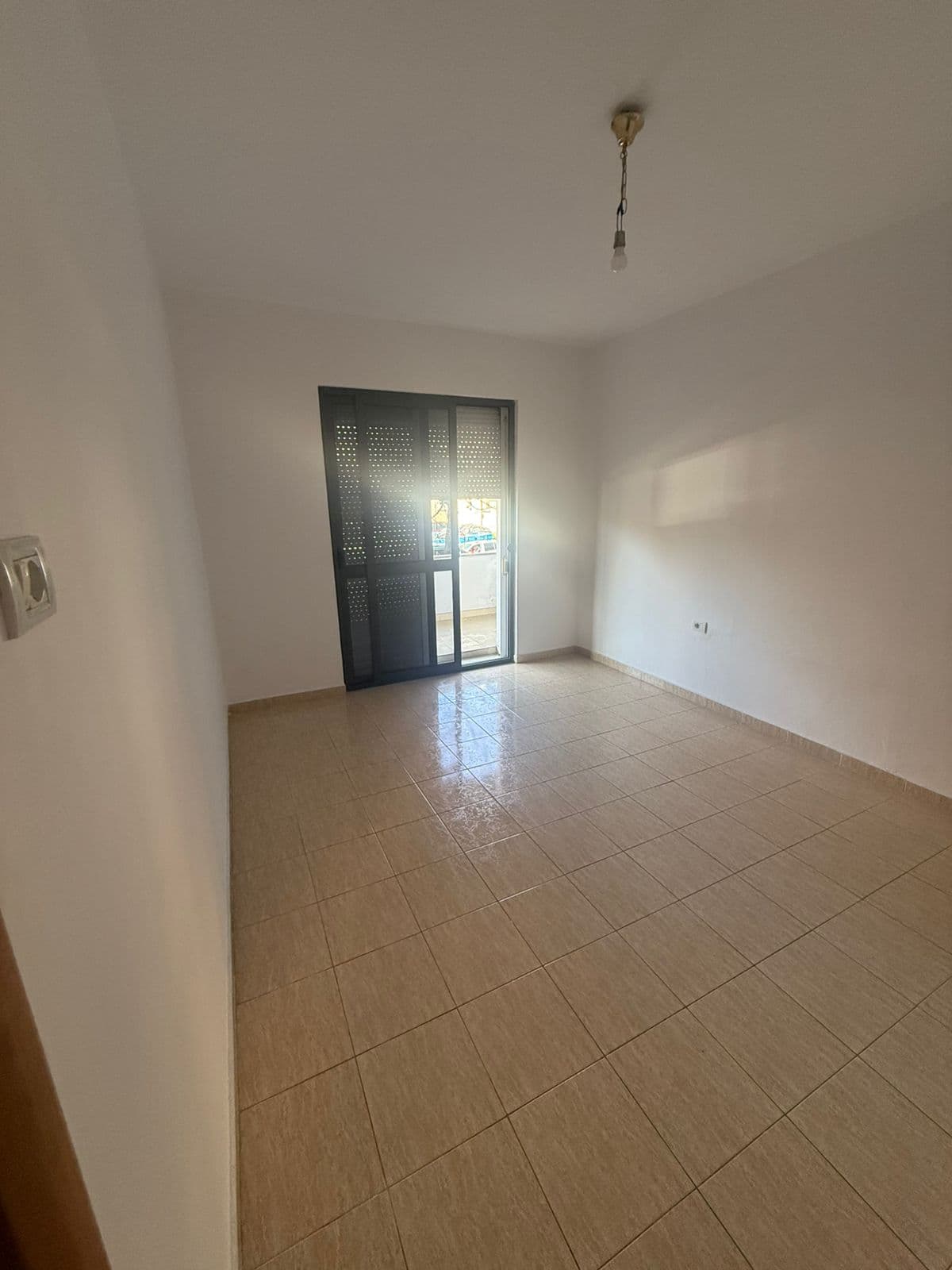 Shitet apartament 2+1 tek rruga Bardhyl 2