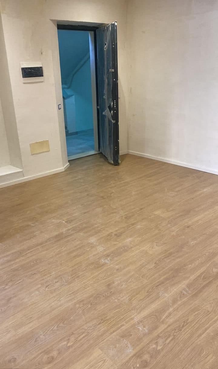 Jepet me qera zyre "Rruga e Kavajes" 2