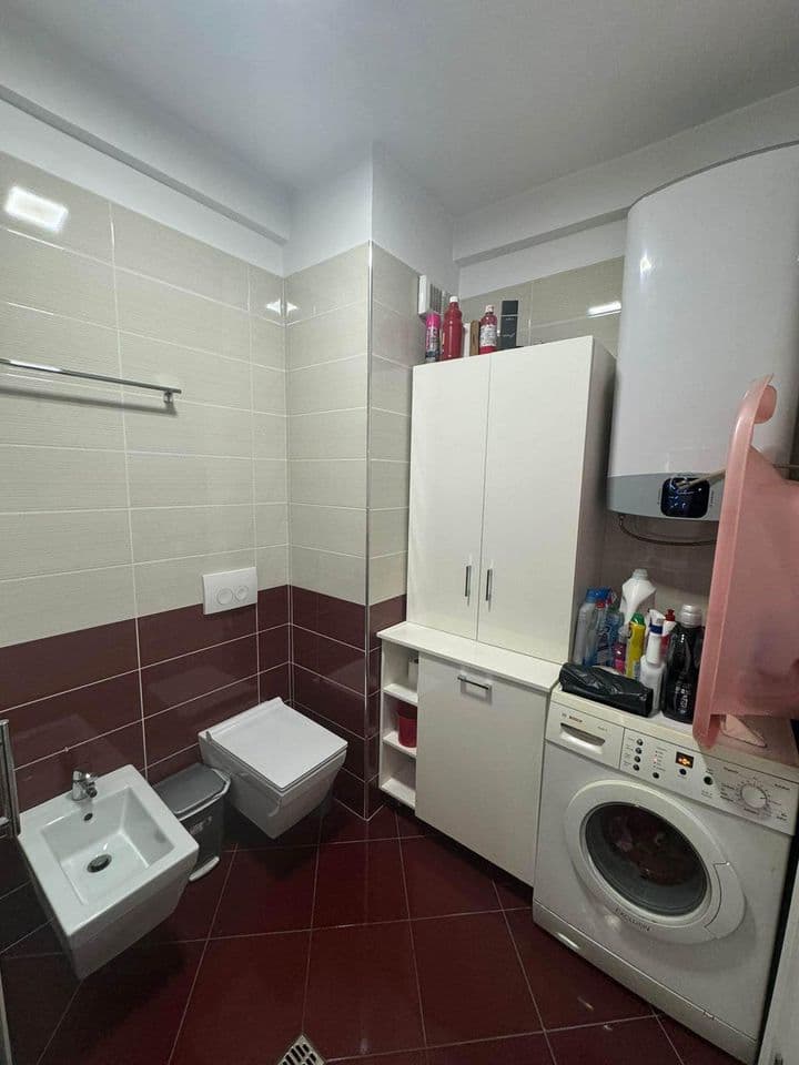 Shitet apartament 1+1 tek Komuna e Parisit 3