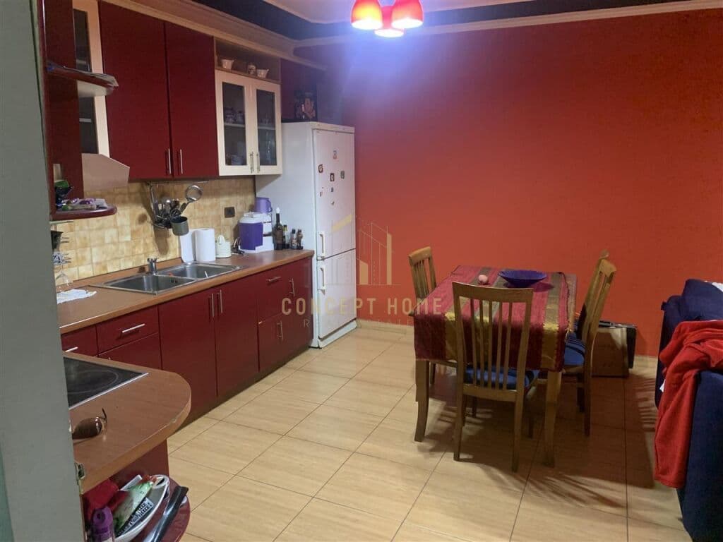 Jepet me qera Apartamenti 1+1 Komuna e Parisit Kika 1