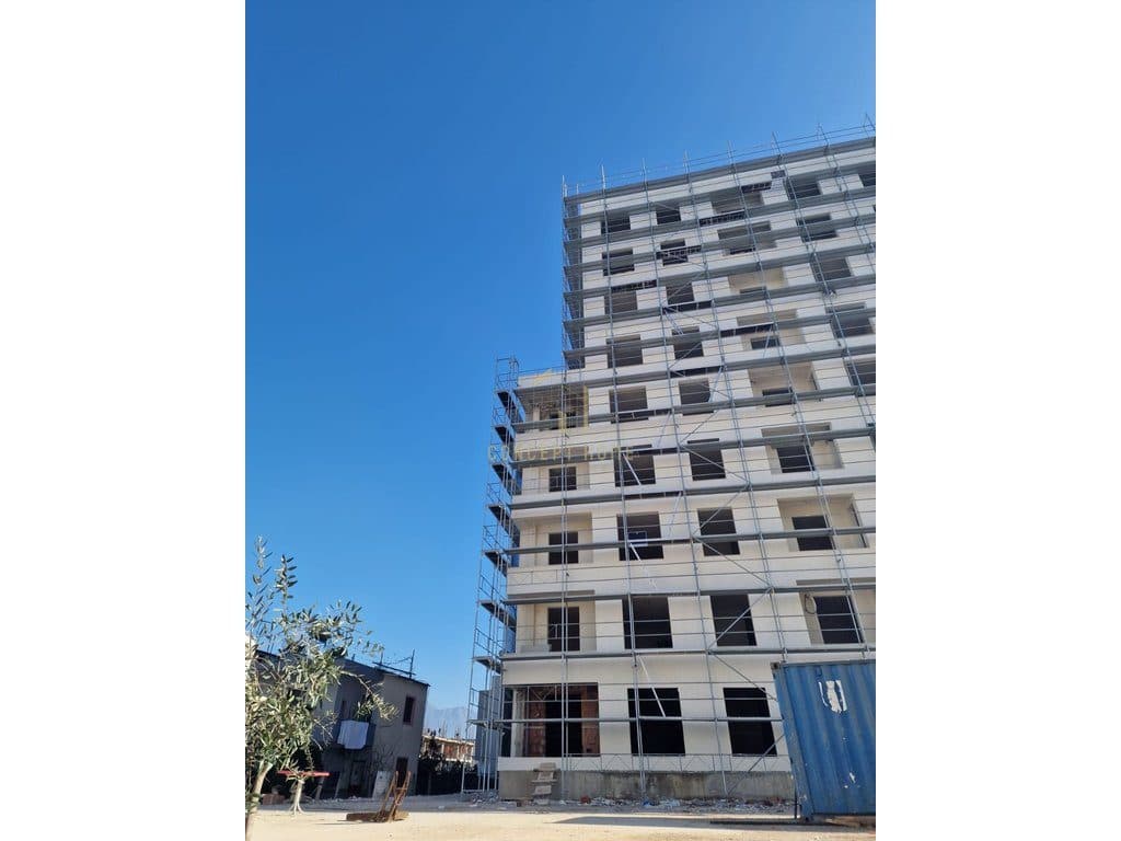 Shitet Apartament 1+1 ne Kamez 2
