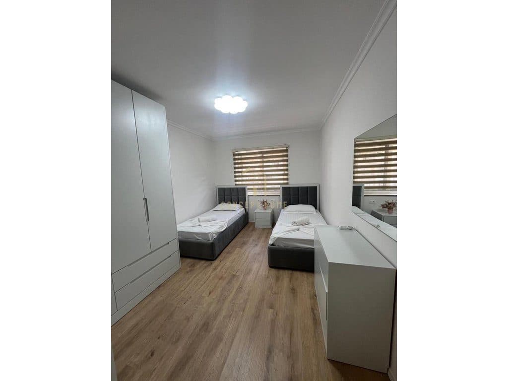 Jepet me qera Apartament 2+1 tek Stadiumi Dinamo 4