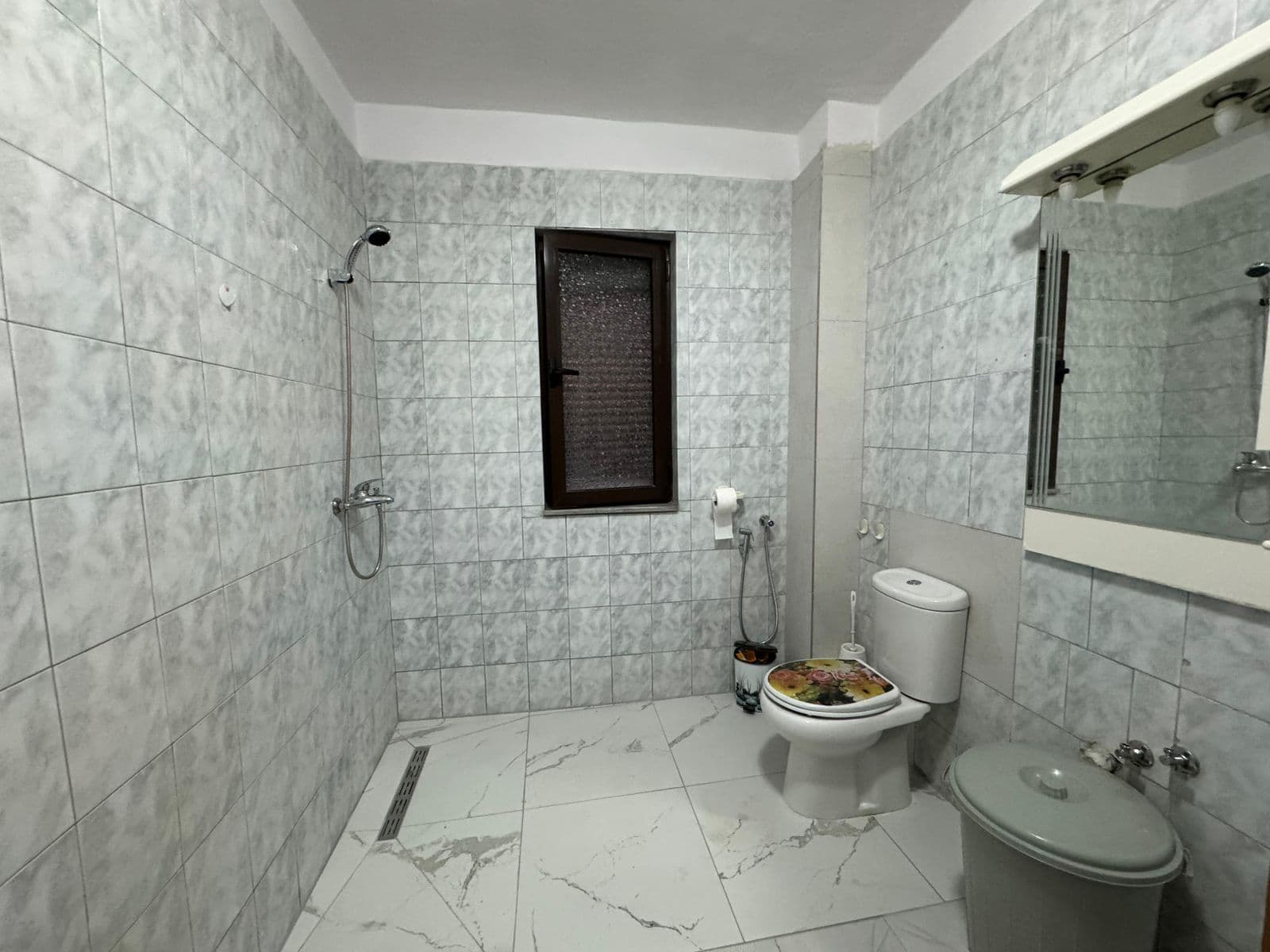 Jepet apartament me qera 2+1 Ne Laprake 3