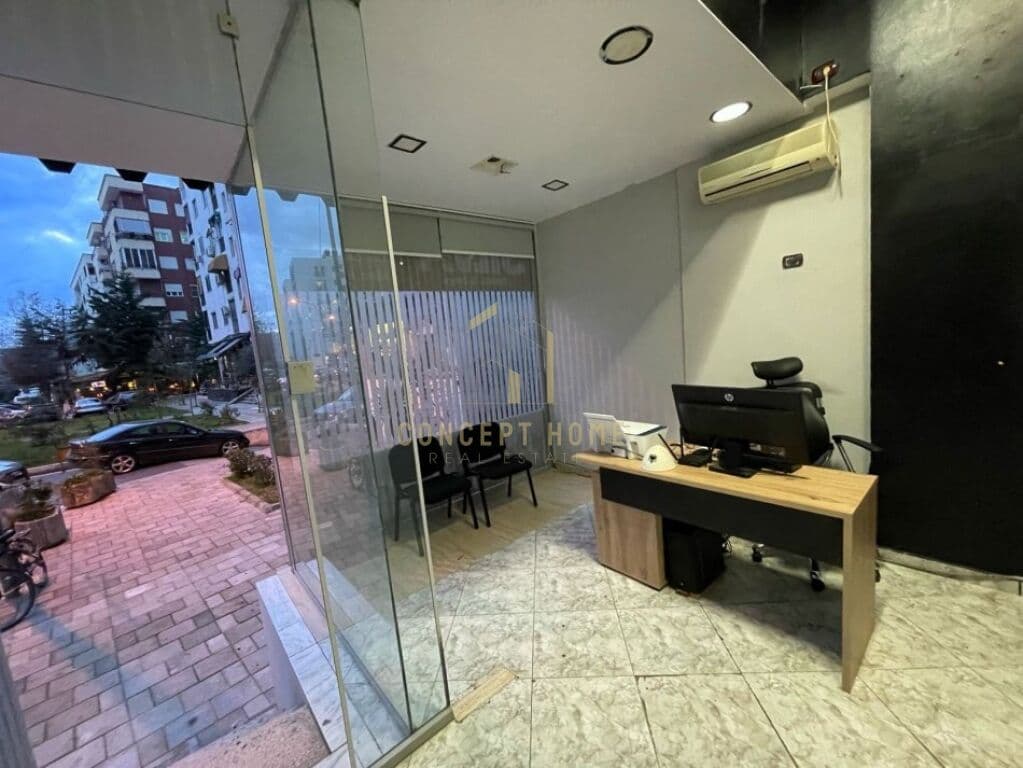 Jepet ambient me qera Te Rruga 5 Maj / 300 Euro 2
