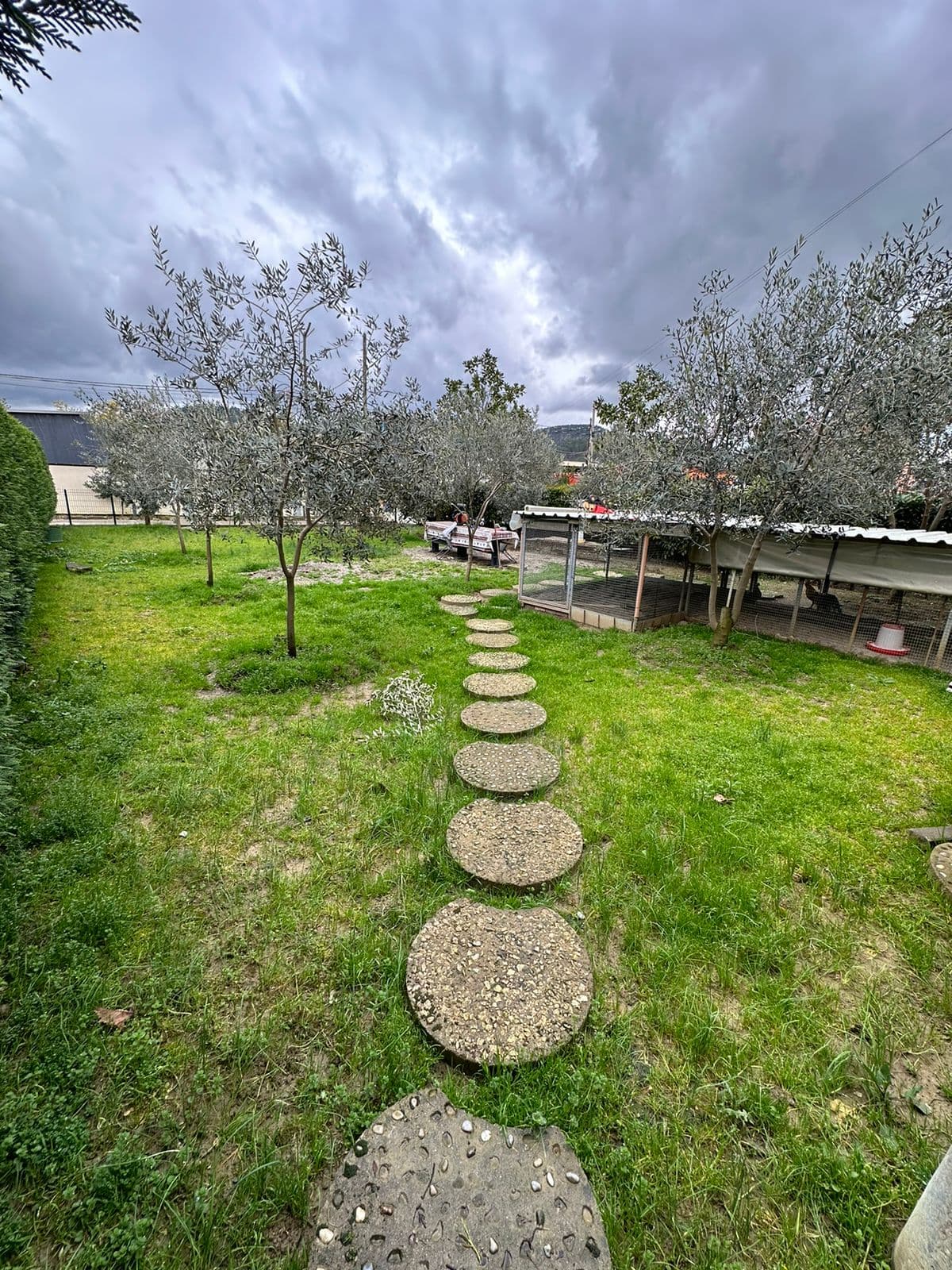 Shitet ndërtesë 3-katëshe "Motel" + Toke ne Vaqarr ( Buze rruges Kryesore ) , Tiranë - 850.000€ | 1159 m²