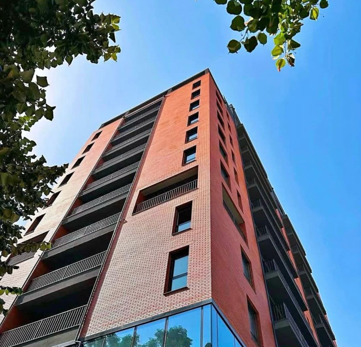 Shitet apartament 1+1 ne Institut