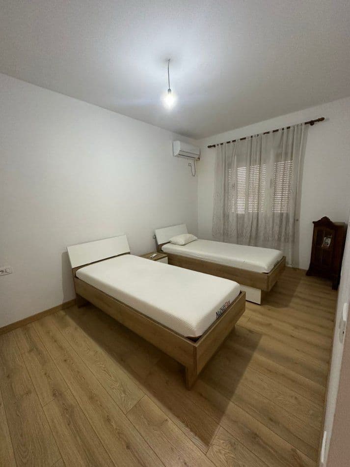 Jepet me qera apartment 2+1 tek Pazari i Ri 4