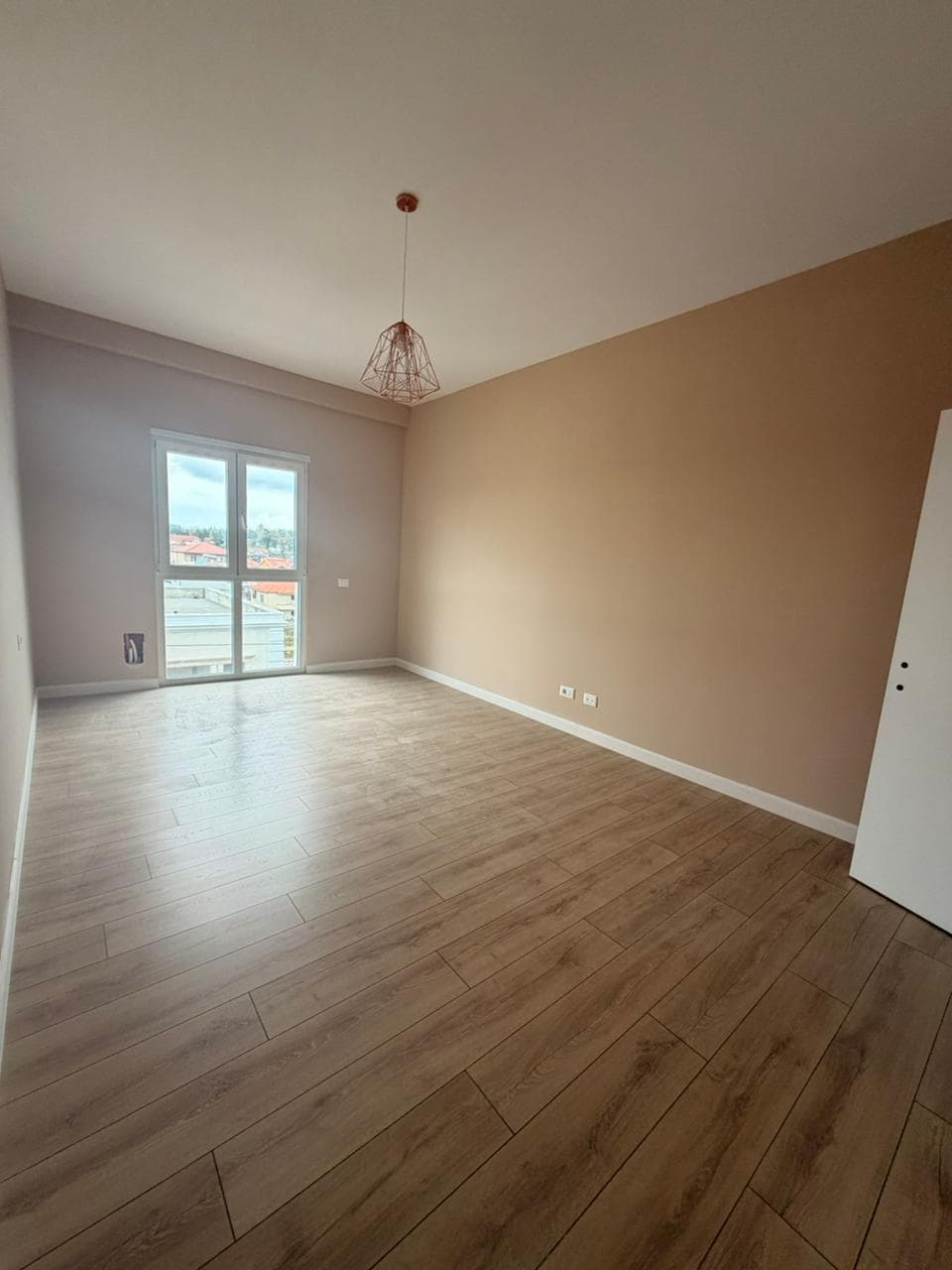 Shitet apartament 1+1 ne Sauk ,Tirana Porta e Re 3