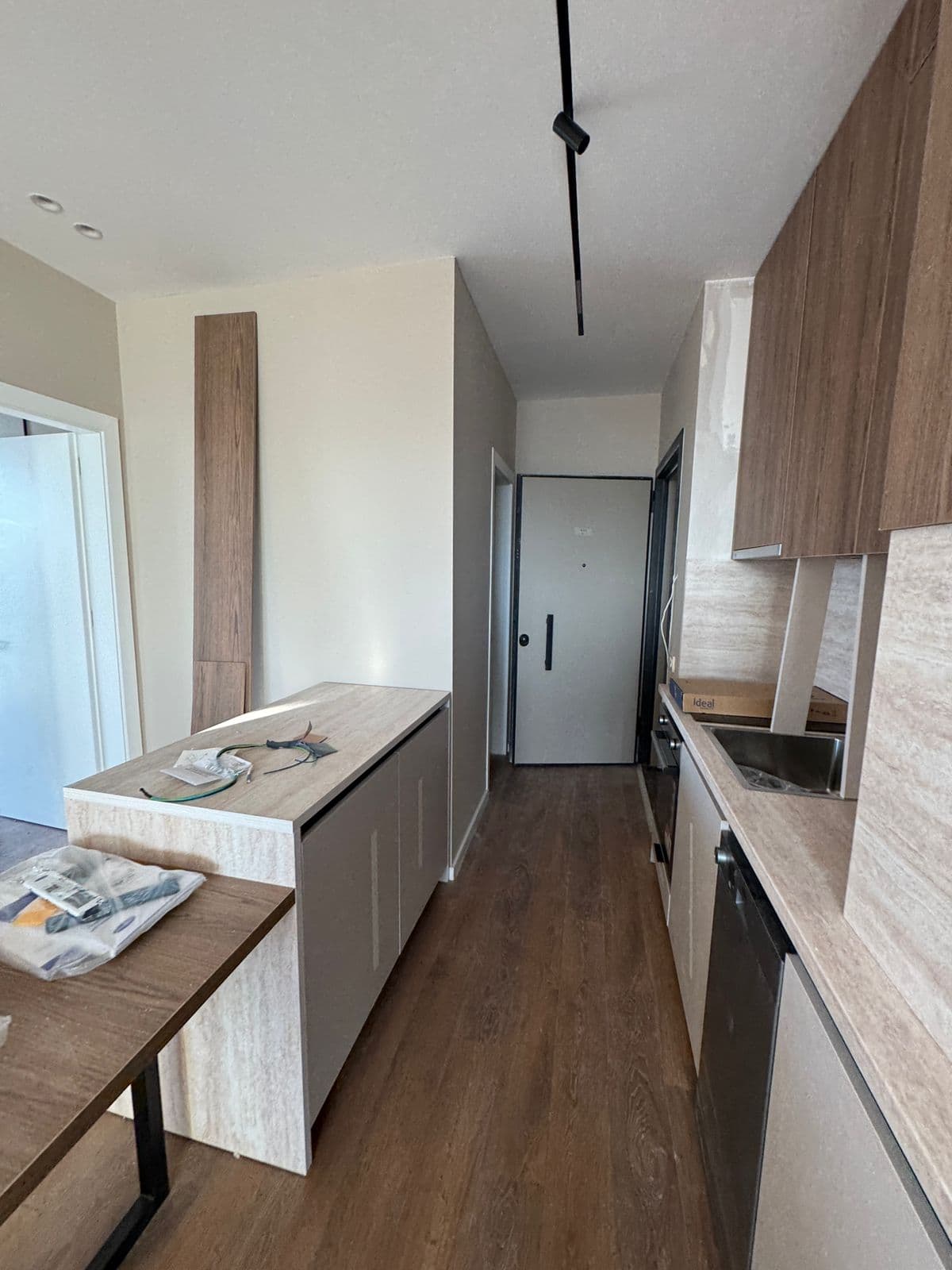 Jepet me qera apartment 2+1 tek Mine Peza 3