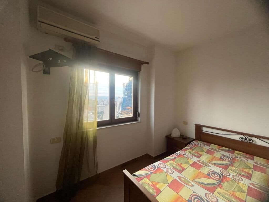 Jepet apartament me qera 2+2+2 ne qender 4
